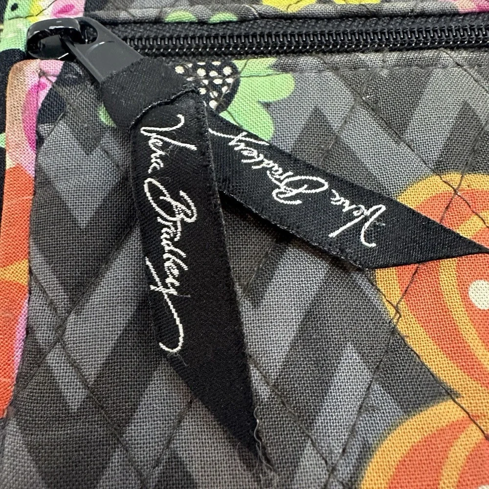 Vera Bradley trifold Wallet In Petal Paisley‎ Magnetic